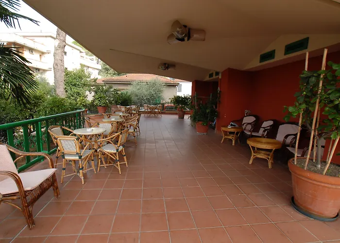 ホテル La Querceta 3*